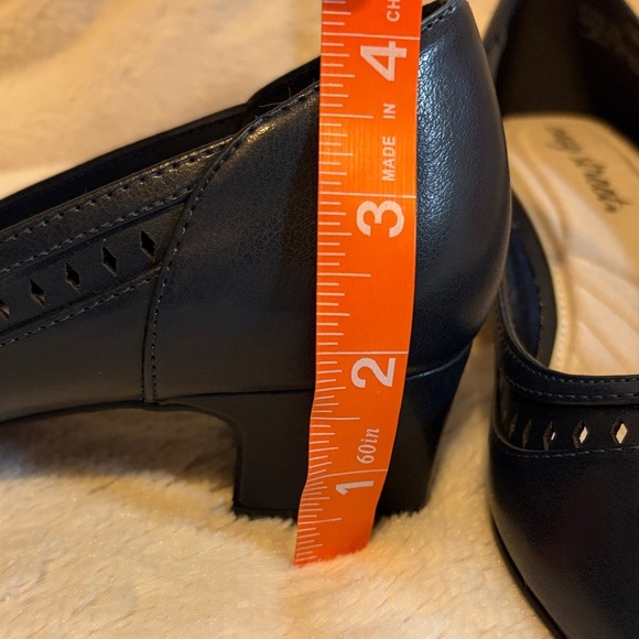 Easy Street Women's Classic Navy Blue Heels NWOT Size 8 - Picture 6 of 6